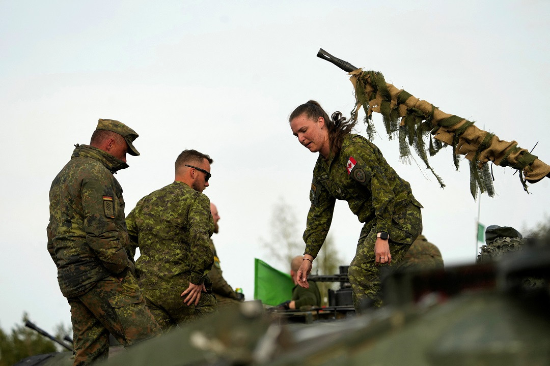 މެއި 11 ވަނަ ދުވަހު ނޭޓޯ އިން ލެޓްވިއާގައި ކުރިއަށްގެންދިޔަ އަސްކަރީ ތަމްރީން ޕްރޮގްރާމްގެ ތެރެއިން - ފޮޓޯ: ރޮއިޓަރސް