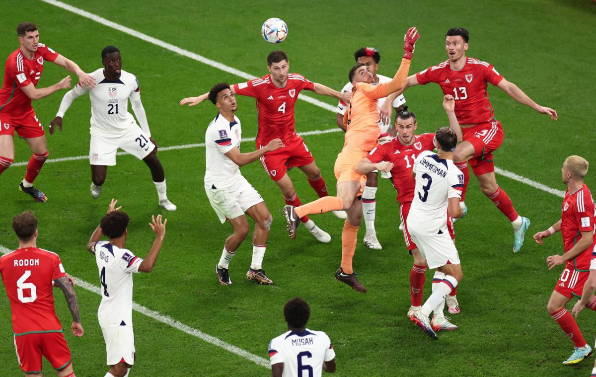 ވޭލްސް އާއި އެމެރިކާ ކުޅުނު މެޗުގެ ތެރެއިން: ފޮޓޯ - ރޮއިޓާސް  