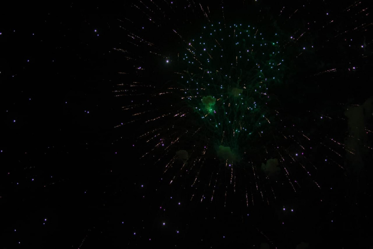 އައު އަހަރު ފާހަގަކުރުމުގެ ގޮތުން ބޭއްވި މިއުޒިކް ޝޯވގެ ތެރެއިން - އައު އަހަރަށް ދިވެހީން މަރުޙަބާ ކިޔާފައިވަނީ ހަވާ އެރުމުވާއެކު - ފޮޓޯ: އަތޫފް އާތިފް / ރާއްޖެ.އެމްވީ