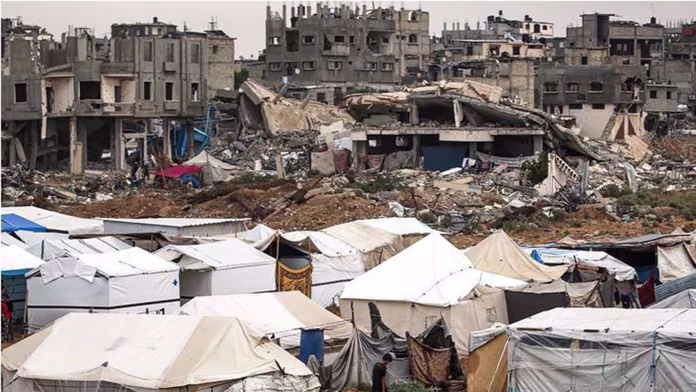 ޣައްޒާ ސްޓްރިޕްގެ މެދުތެރޭގައި އޮންނަ ބުރެއިޖް ރެފިއުޖީ ކޭމްޕަށް އިޒްރޭލުން ދިން ބޮމުގެ ހަމަލާގައި، ސުންނާފަތިވެފައިވާ ޓެންޓުތައް ކައިރިން ފިރިހެނަކު ހިނގާފައިދާ މަންޒަރު