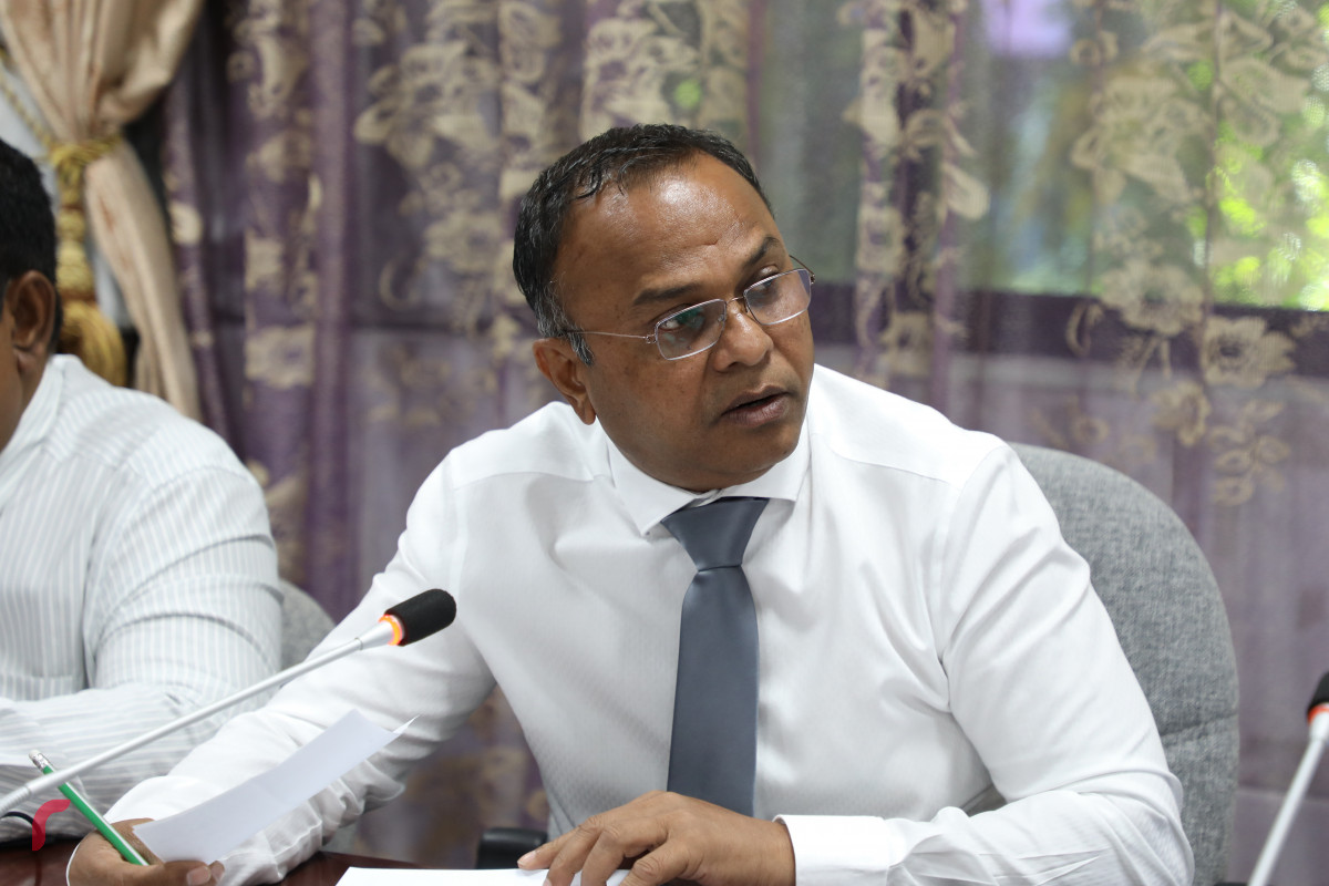 ޑރ. އަފްރާޝީމްގެ މަރުގެ މައްސަލާގައި ބޭއްވި ސަލާމަތީ ހިދުމަތްތަކުގެ ކޮމެޓީ ބައްދަލުވުމުގެ ތެރެއިން -- ފޮޓޯ: ޔޫސުފް ސޮފްވާން