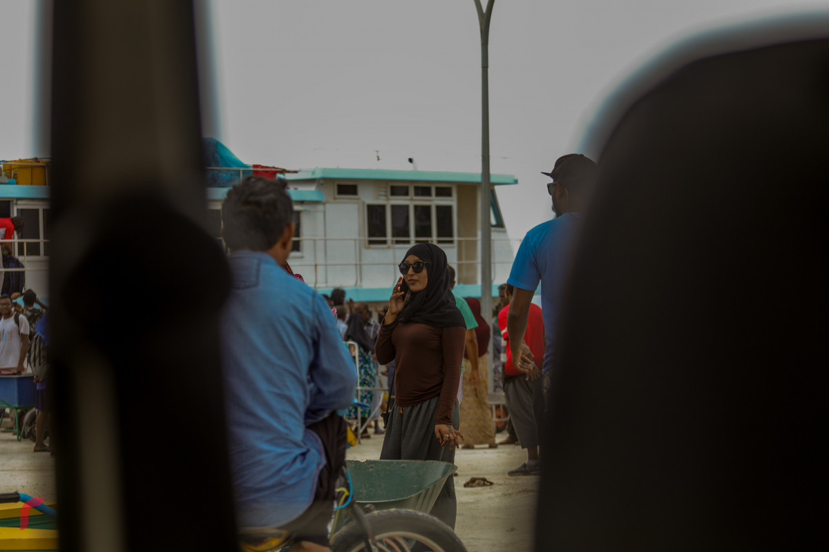 09 އޯގަސްޓް 2019/ ހއ.ހޯރަފުށި --ހޯރަފުއްޓަށް އީދަށް އައި މެހެމާނުންނަށް މަރުހަބާ ކިޔުމަށް ބޯޓު ކައިރިޔަށް ރައްޔިތުން ނިކުމެފައި-- ފޮޓޯ: ޝުއައިބް މުހައްމަދު