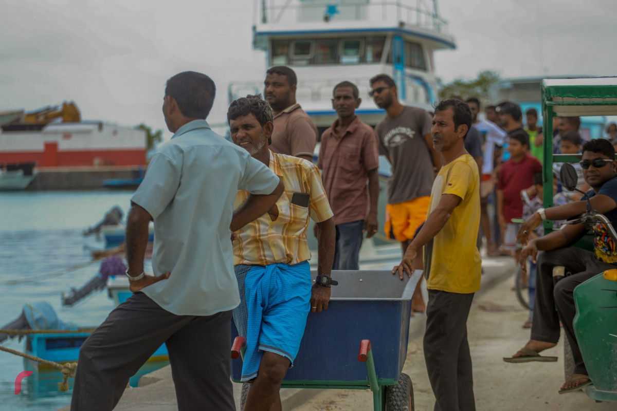 09 އޯގަސްޓް 2019/ ހއ.ހޯރަފުށި --ހޯރަފުއްޓަށް އީދަށް އައި މެހެމާނުންނަށް މަރުހަބާ ކިޔުމަށް ބޯޓު ކައިރިޔަށް ރައްޔިތުން ނިކުމެފައި-- ފޮޓޯ: ޝުއައިބް މުހައްމަދު