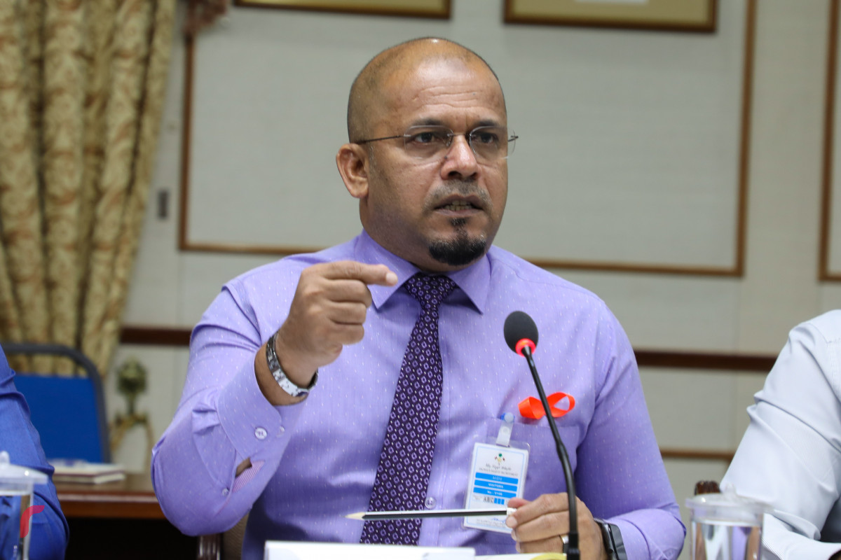 މަޖުލީހުގެ ތިން ކޮމެޓީ އަކުން އިލެކްޝަން ކޮމިޝަންގެ މެންބަރުންނާ ބައްދަލުކުރުން --- ފޮޓޯ : ޔޫސުފް ސޮފްވާން