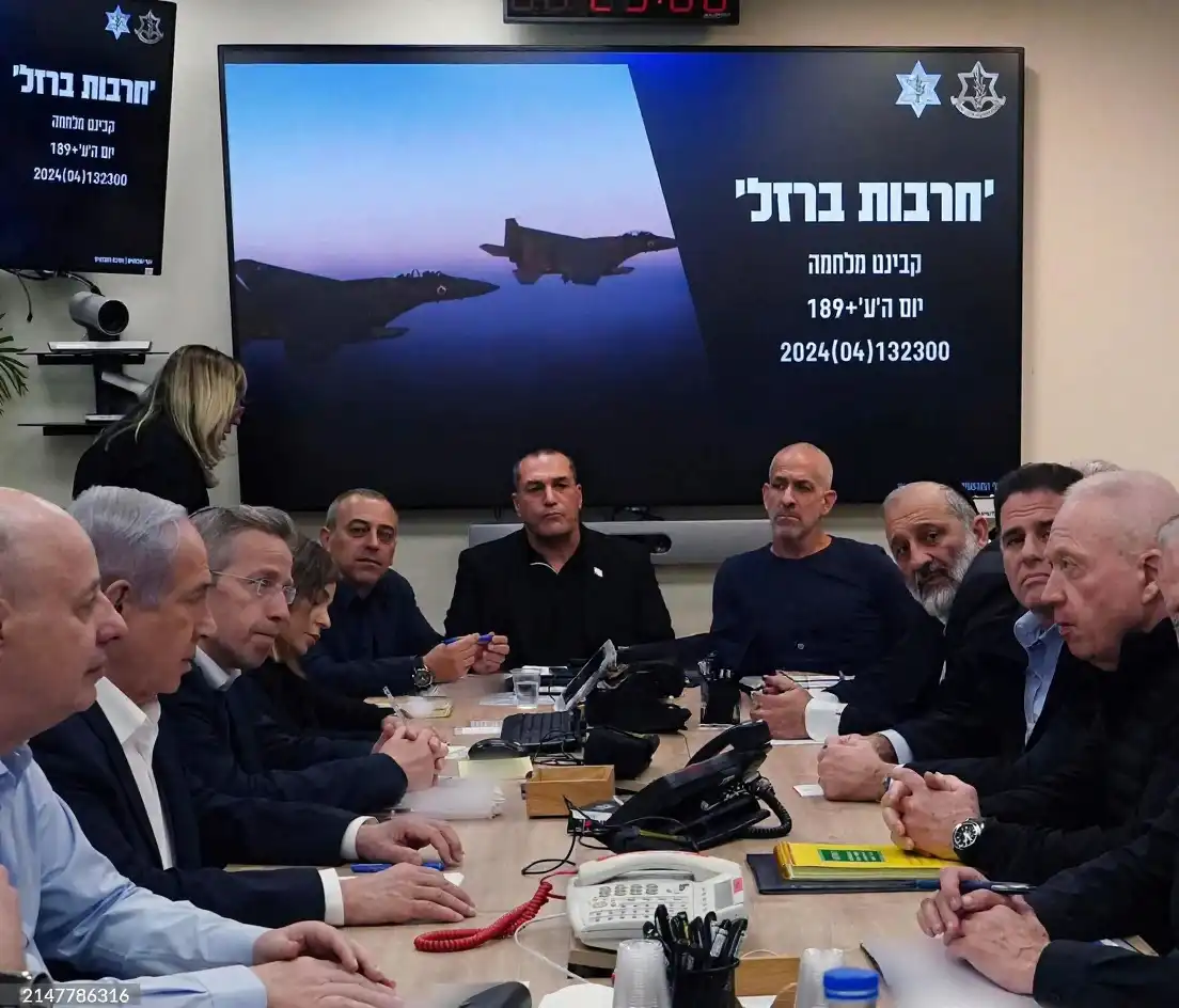 އިޒްރޭލުގެ ބޮޑުވަޒީރު ބެންޖަމިން ނަތަންޔާހޫ ރިޔާސަތު ބަލަހައްޓަވާ އެ ގައުމުގެ ހަނގުރާމަޔާ ބެހޭ ކެބިނެޓުގެ ބައްދަލުވުމެއް އިޒްރޭލުގެ ތަލް އަވީވްގައި ކުރިއަށް ދަނީ.