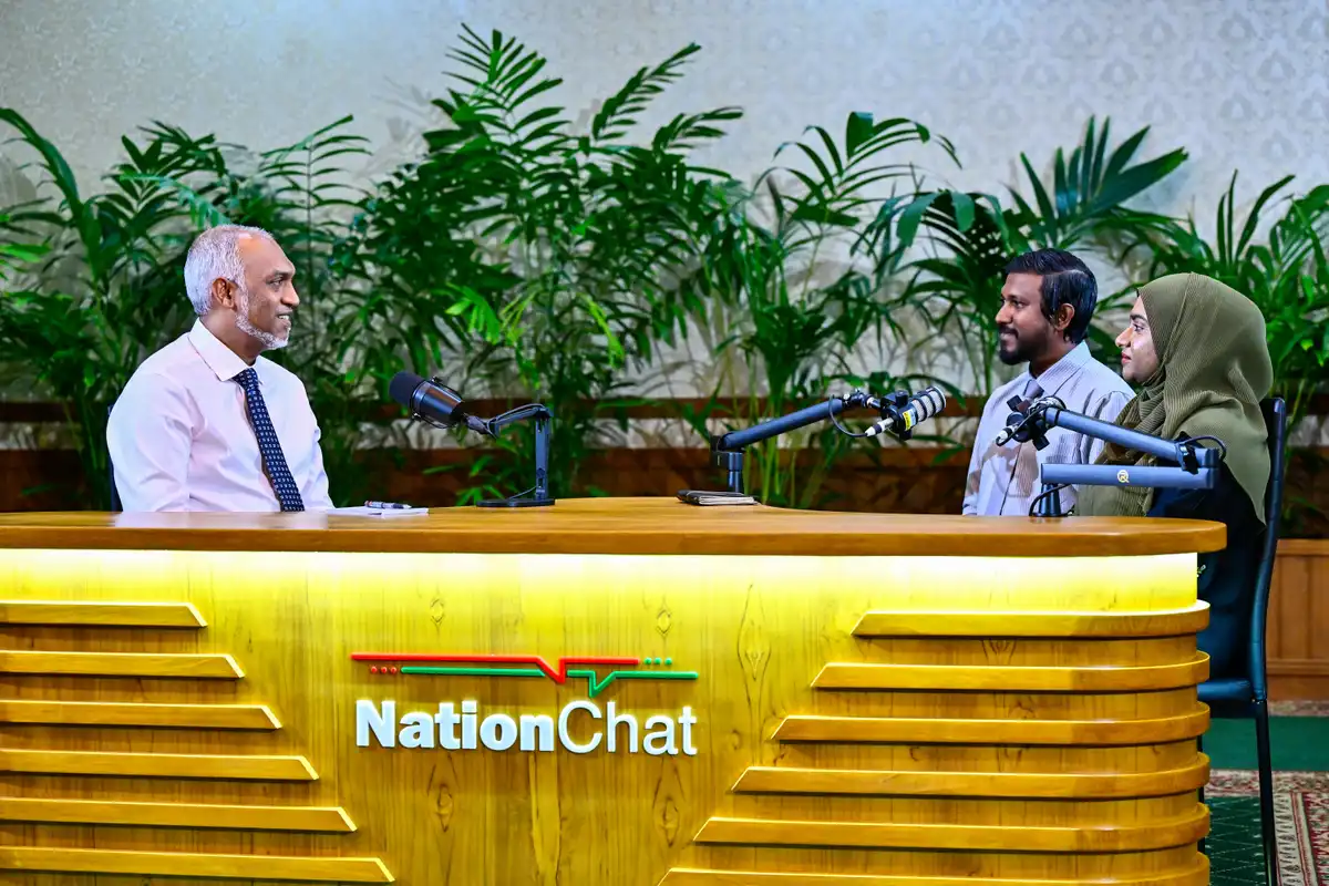 ދައުލަތުގެ މީޑިއާއިން ސިލްސިލާކޮށް ގެނެސްދޭ "ނޭޝަން ޗެޓް" ޕްރޮގްރާމްގައި ރައީސް ޑރ މުޙައްމަދު މުއިއްޒު ވާހަކަފުޅު ދައްކަވަނީ