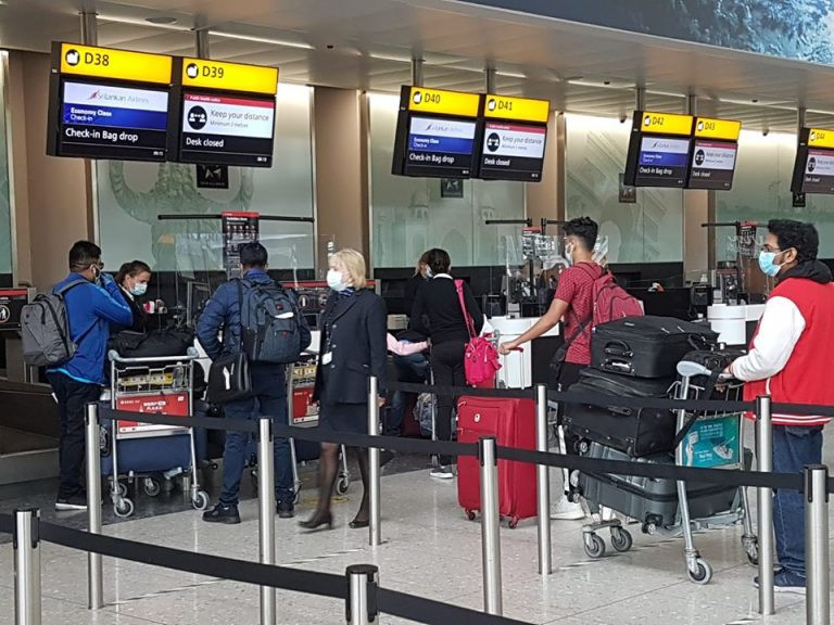 ސްރީލަންކާގެ ބަންޑާރަނައިކް އިންޓަރނޭޝަނަލް އެއަރޕޯޓް- އެ ޤައުމުން ފެނުނު އޮމިކްރޯން ވޭރިއަންޓު ދެނެގަނެވިފައިވަނީ ހުކުރު ދުވަހު