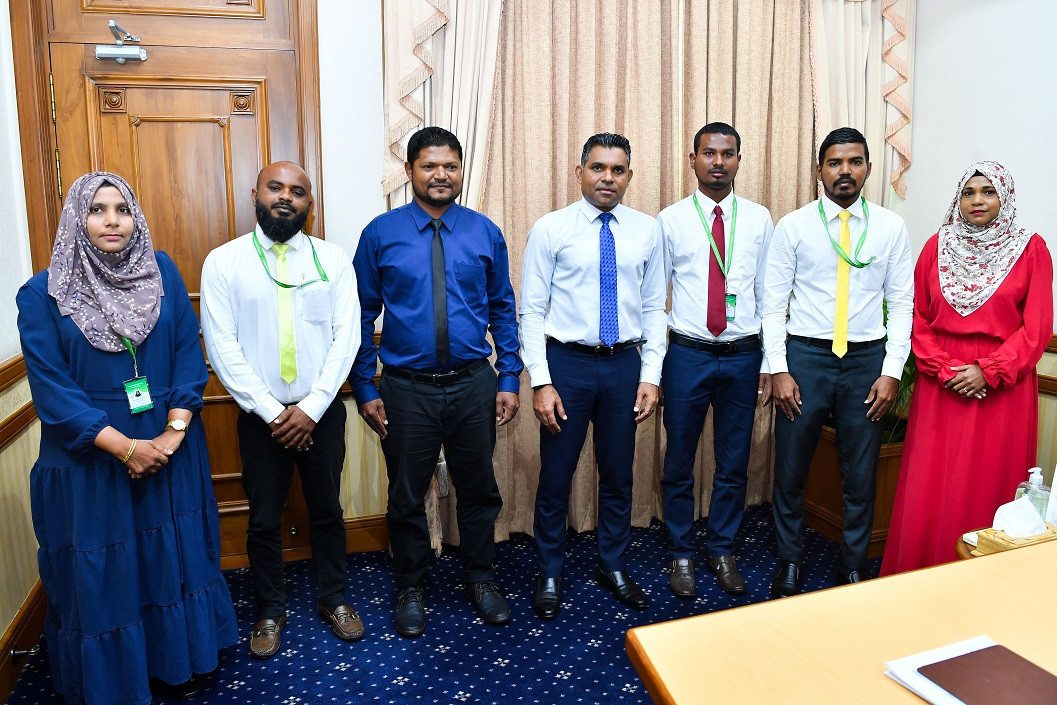 The Vice President meets council members of L. Kalaidhoo Island