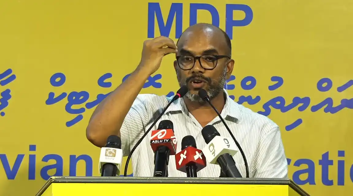 ބުދަ ދުވަހުގެރޭ އެމްޑީޕީ އިން ބޭއްވި ހަރުގެ ޖަލްސާގައި ކުރީގެ ފިނޭންސް މިނިސްޓަރު އިބްރާހީމް އަމީރު ވާހަކަ ދައްކަވަނީ