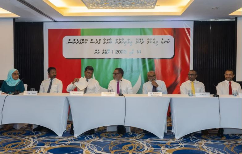 ފޯޅަވަހި މައްސަލައިގައި އެކުލަވާލި އިއްތިހާދުން އާދިއްތަ ދުވަހުގެރޭ ވަނީ ނޫސްވެރިންގެ ބައްދަލުވުމެއް ބާއްވާފައި