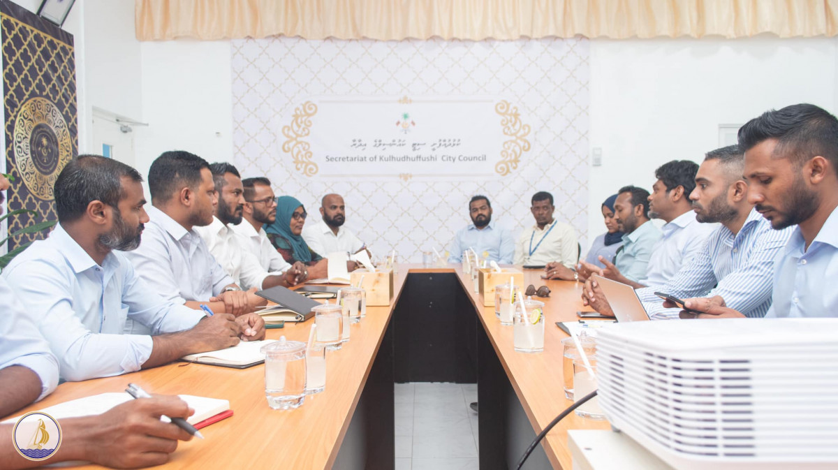 ކުޅުދުއްފުށި ސިޓީ ކައުންސިލާއި އެސްޓީއޯގެ ސީއީއޯ އަދި މެނޭޖިންގ ޑިރެކްޓަރ އަލްފާޟިލް ހުސައިން އަމްރު ބޭއްވި ބައްދަލުވުމުގެ ތެރެއިން