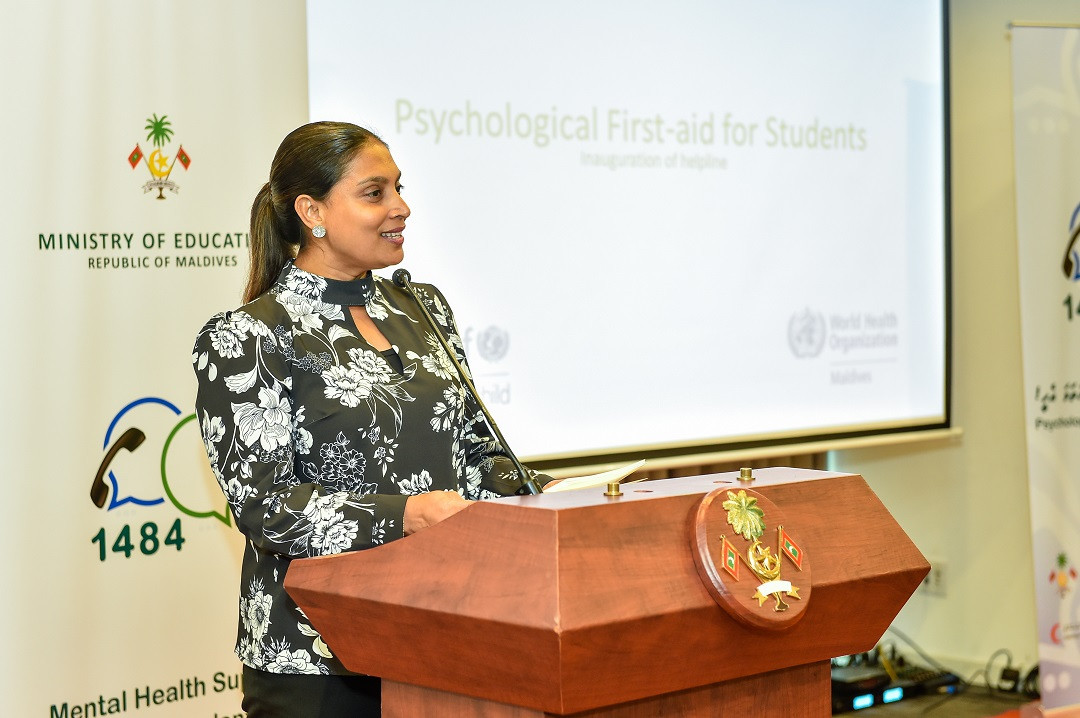 ދަރިވަރުންނަށް ނަފްސާނީ ފުރަތަމަ އެހީ ފޯރުކޮށްދިނުމުގެ ހެލްޕްލައިން އިފުތިތާހުކުރުމުގެ ހަފުލާގައި އެޑިއުކޭޝަން މިނިސްޓަރު ޑރ. އައިޝަތު އަލީ ވާހަކަދައްކަވަނީ - ފޮޓޯ: ރައީސް އޮފީސް