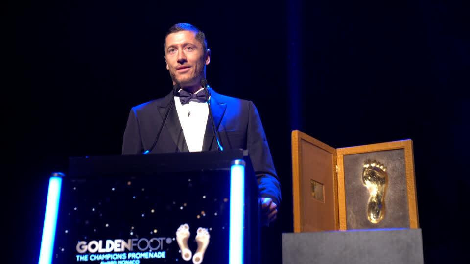 ގޯލްޑަން ފުޓް އެވޯޑާއެކު ލެވަންޑޯސްކީ