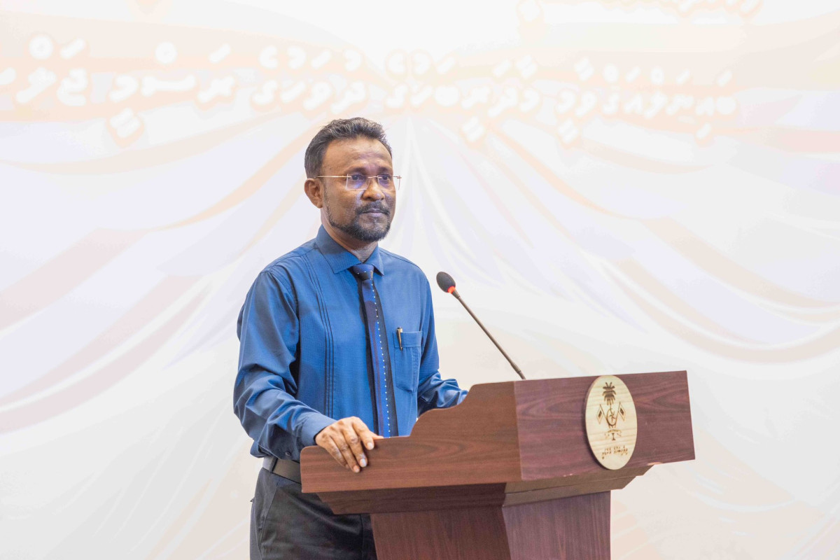 ދިވެހިބަހުގެ އެކަޑަމީގެ ރައީސް ޑރ. އަޝްރަފު އަބްދުއްރަހީމް