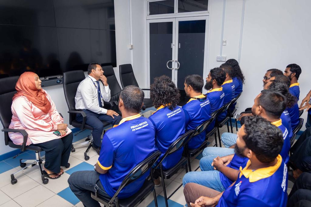 ކޯސް ހިންގުމުގެ މައިގަނޑު މަޤްސަދަކީ ރެފްރިޖަރޭޝަން ދާއިރާއިން ގިނަ މުވައްޒަފުން ތަމްރީނު ކުރުމާއި މަސްވެރިންނަށް ދެވޭ ޚިދުމަތުގެ ފެންވަރު މިހާރަށް ވުރެން ރަނގަޅު ކުރުން