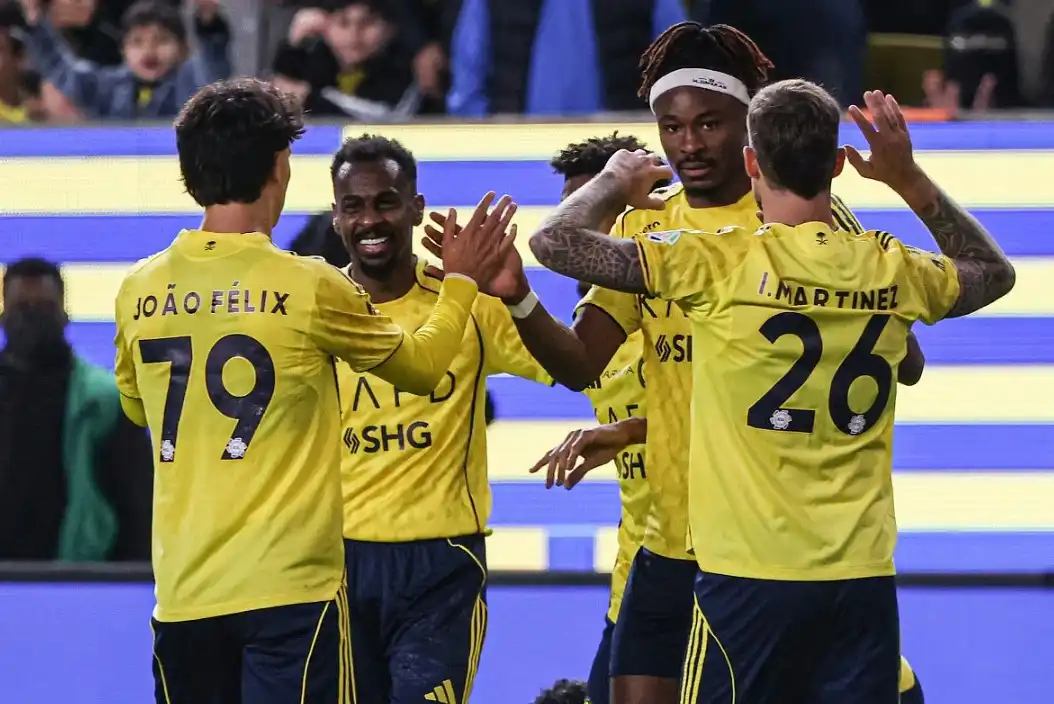 މެޗުގައި ލަނޑު ޖެހުމަށް ފަހު އަލް ނަޞްރުގެ ކުޅުންތެރިން އުފާ ފާޅު ކުރަނީ