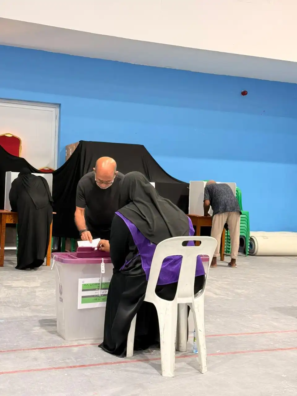 ތިން އިންތިޚާބެއްގެ ވޯޓުލުން ކުރިއަށް ދަނީ