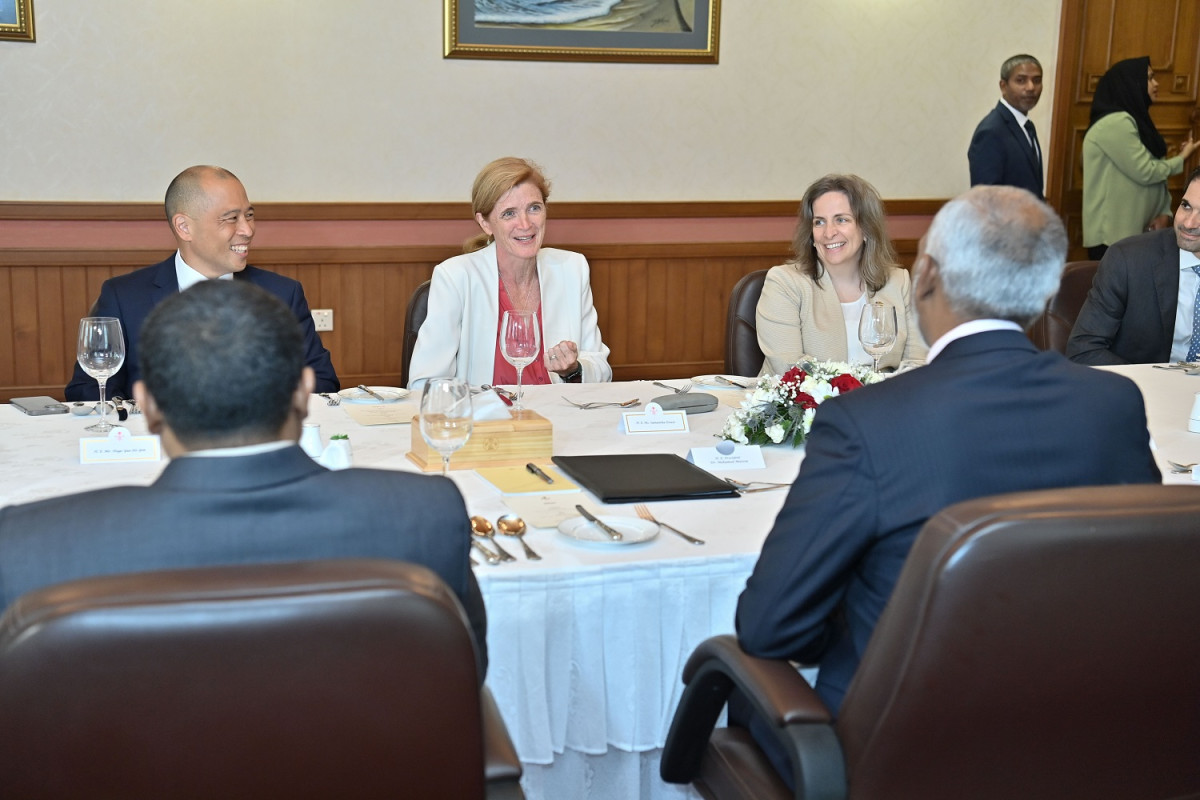 ރައީސުލްޖުމްހޫރިއްޔާ އެމެރިކާގެ ވަފުދާއިއެކު މެންދުރުގެ ފަރިއްކޮޅުގައި