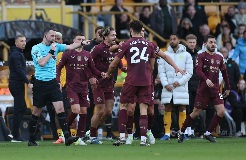 މެޗުގައި ލަނޑު ޖެހުމަށްފަހު ސިޓީގެ ކުޅުންތެރިން އުފާ ފާޅު ކުރަނީ