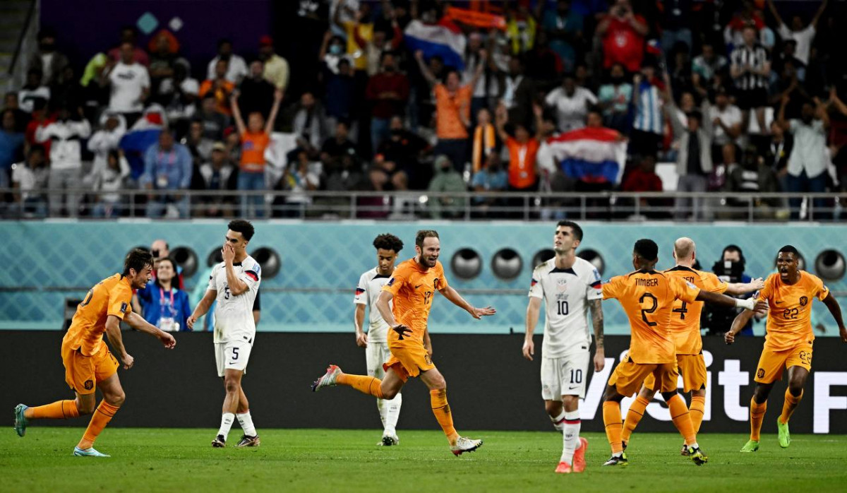 އެމެރިކާ އަދި ނެދަލެންޑްސް ކުޅުނު މެޗުގެ ތެރެއިން - ފޮޓޯ: ރޮއިޓާސް