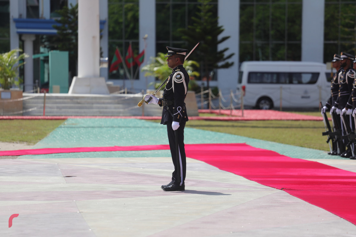 2 ސެޕްޓެމްބަރ 2019 --ބޮޑުވަޒީރު ރަނިލް ރަނިލް ވިކްރަމަސިންހަ އަށް މަރުހަބާ ދެންނެވުމުގެ ހަރަކާތްތައް ރަސްމީ ފާލަމުން-- ފޮޓޯ: ޝުއައިބް މުހައްމަދު