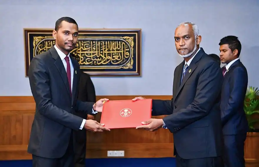 ވަޒީފާއާބެހޭ ޓްރައިބިއުނަލްގެ ކުރީގެ ރައީސް އިސްހާގު ހުސެއިން