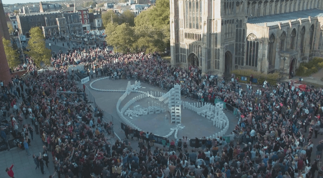 ނޯރވިޗްގައި ޑޮމިނޯ އަތުރާފައި