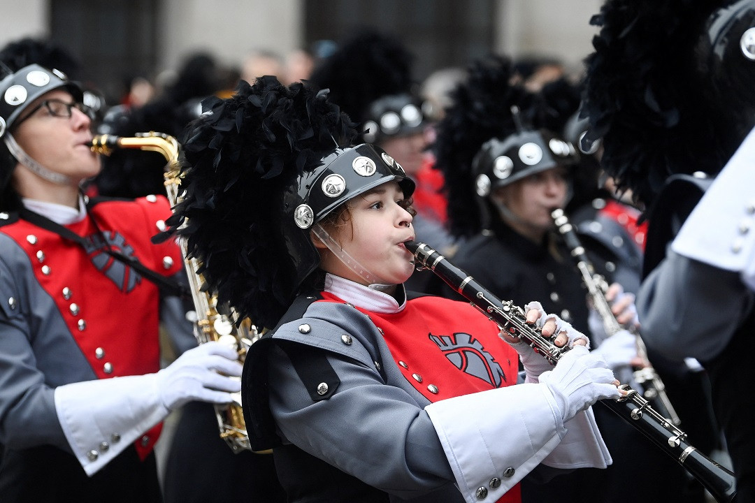 ލަންޑަންގައި އައު އަހަރު ފާހަގަކުރުމުގެގޮތުން ކުރިއަށްގެންދިޔަ ޕެރޭޑްގެ ތެރެއިން - ފޮޓޯ: ރޮއިޓަރސް