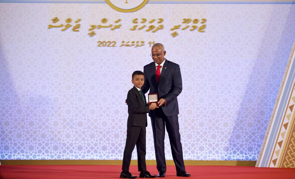 އްވަނަ ދަރަޖައިގައި ފާސްވި ޙާފިޡުންނަށް ރައީސުލްޖުމްހޫރިއްޔާ ދެއްވާ ޚާއްޞަ މެޑެލް 13 ފަރާތަކަށް ދެއްވާފައިވޭ