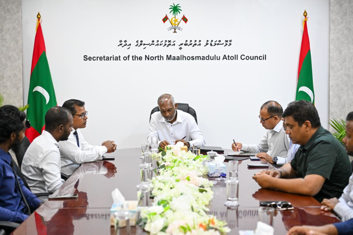 The president met members of R. Hulhudhuffaaru council and WDC on Sunday