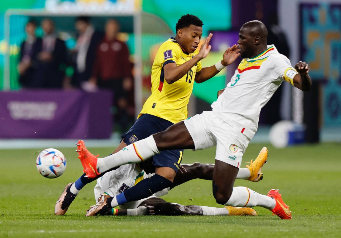 ސެނެގާލް އަދި އިކުއެޑޯ ކުޅުނު މެޗުގެ ތެރެއިން - ފޮޓޯ: ރޮއިޓާސް