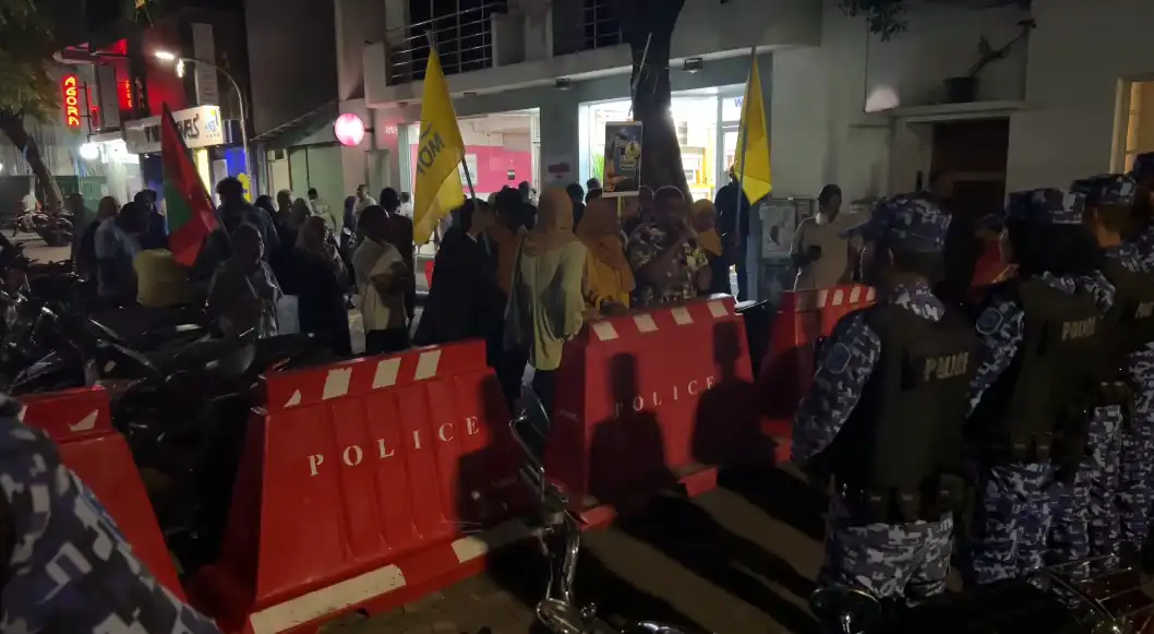 އަންގާރަ ދުވަހުގެ ރޭ އެމްޑީޕީން ބޭއްވި މުޒާހަރާ