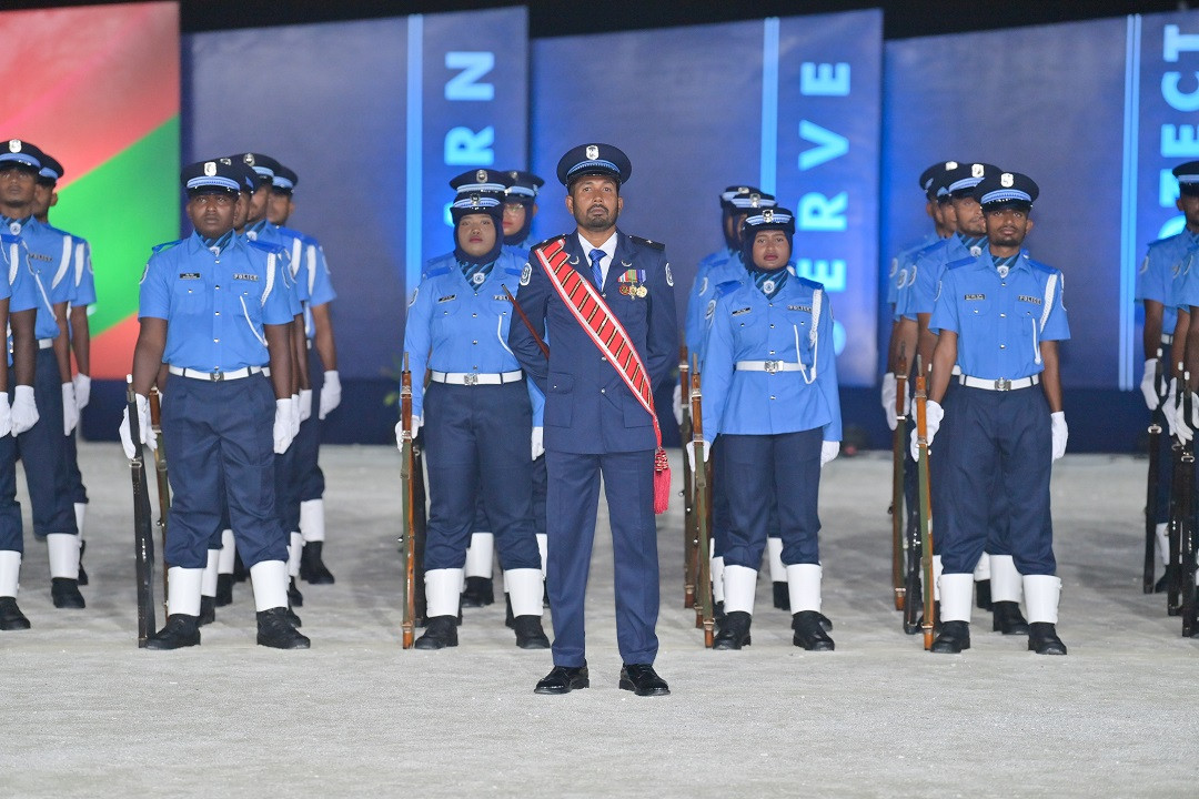 35 ވަނަ ޕޮލިސް އިނީޝިއަލް ޓްރެއިނިންގ ކޯހުގައި ބައިވެރިވި 220 މީހުންގެ ތެރެއިން ކޯހުން ކަނޑައަޅާފައިވާ މިންގަޑަށް ފާސްވެފައިވަނީ 192 މީހުން - ފޮޓޯ: ރައީސް އޮފީސް