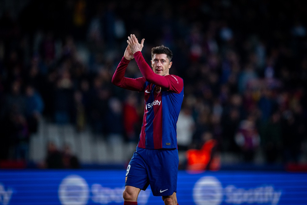 ބާސެލޯނާ އަށް ކުޅެމުން އަންނަ ރޮބާޓް ލެވަންޑޯސްކީ