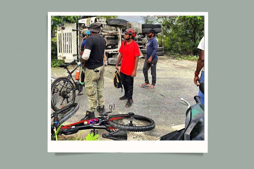 ޓްރަކު ފުރަޅާލާފައި