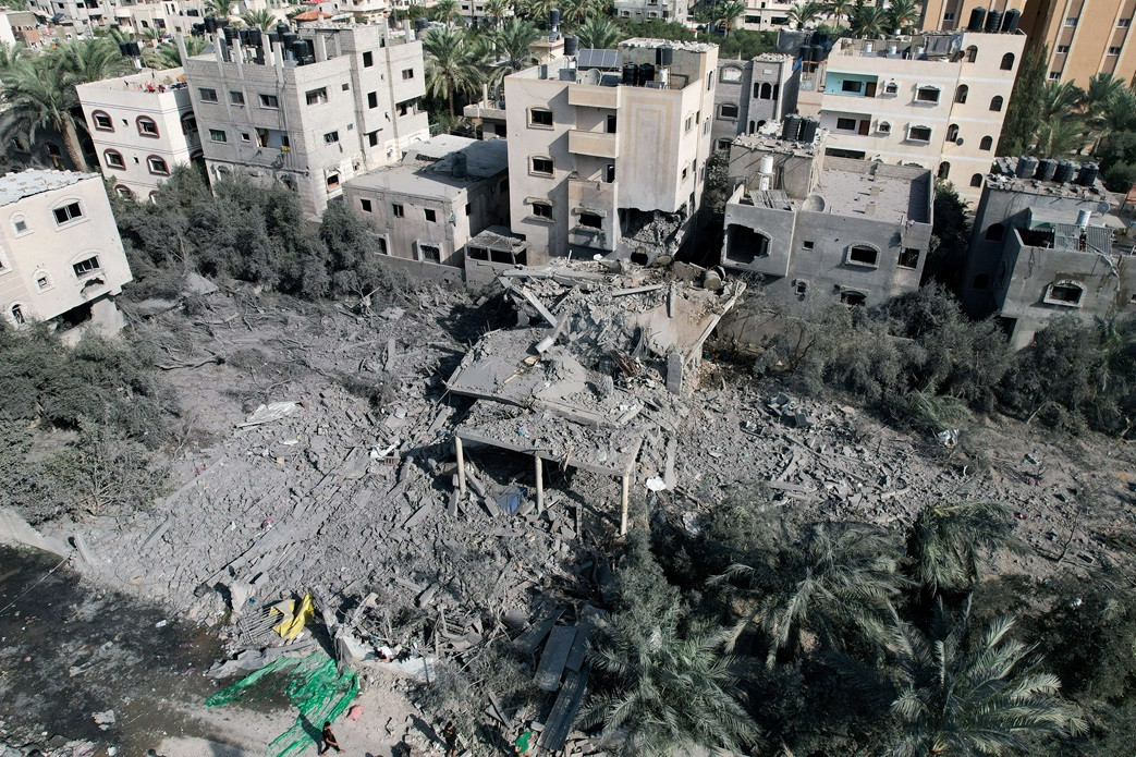 އިސްރާއީލުން ދިން ހަމަލާއާ ގުޅިގެން ހަލާކުވެފައިވާ، ފަލަސްތީނުގެ ގެއެއް - ފޮޓޯ: ރޮއިޓަރސް