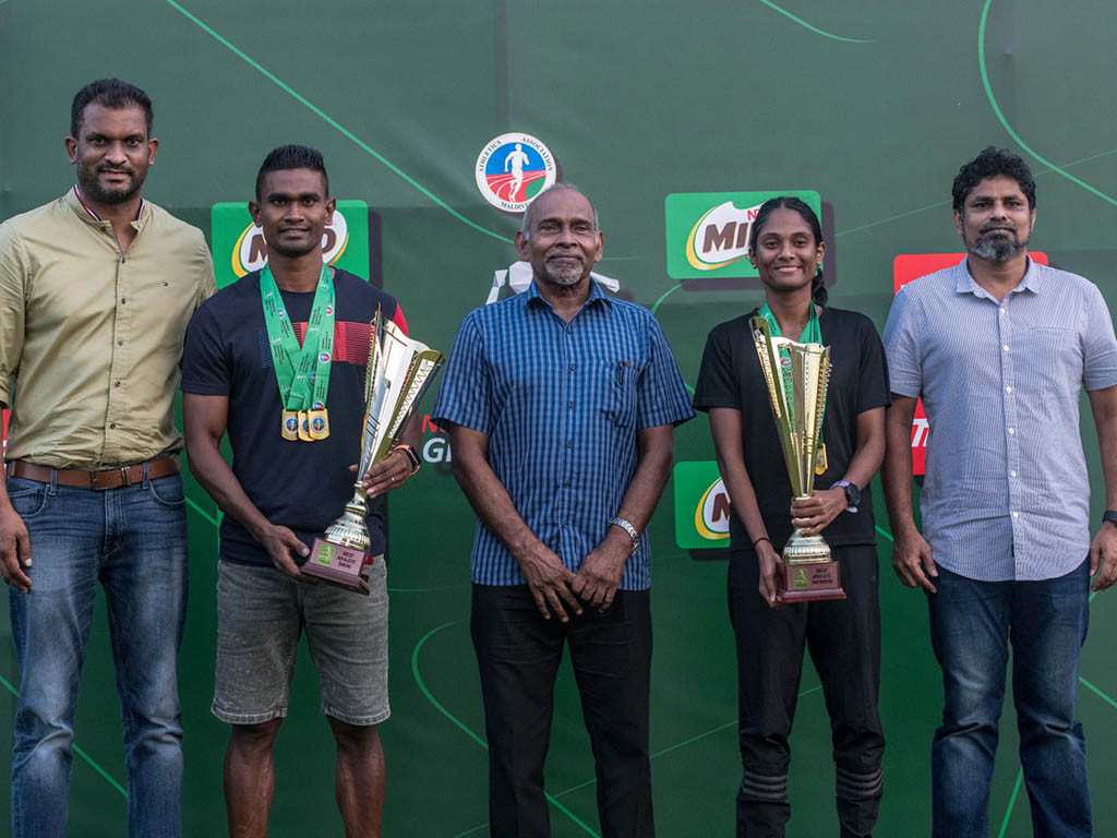 އެތްލެޓިކްސްގެ ދެ ޗެމްޕިއަނުން މުބާރާތަކަށްފަހު