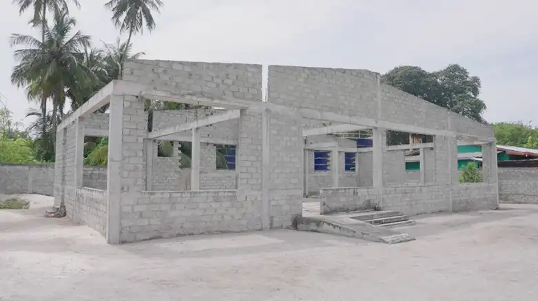 އެމްޑީޕީ ސަރުކާރުން ހދ. ނޮޅިވަރަމުގައި އިމާރާތް ކުރަން ފެށި ފެނަކަ އައު އޮފީސް: ވެރިކަން ބަދަލު ވިފަހުން ތަނުގެ މަސައްކަތް ވަނީ ހުއްޓިފަ