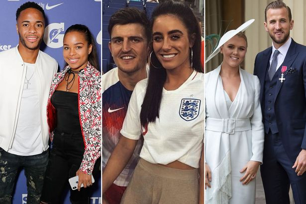 އިނގިރޭސި ބައެއް ކުޅުންތެރިން ލޯބިވެރިންނާއެކު: ކުޅުންތެރިންގެ އާއިލާތައް ތިބެނީ ޔޮޓް ފަހަރުތަކުގައި