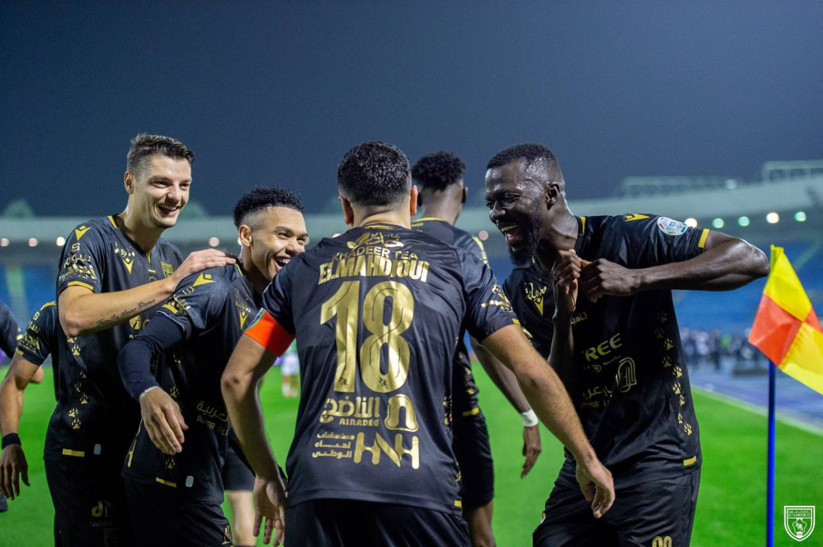 މެޗުގައި ލަނޑު ޖެހުމަށްފަހު އަލް ތަޢާވޫންގެ ކުޅުންތެރިން އުފާ ފާޅު ކުރަނީ