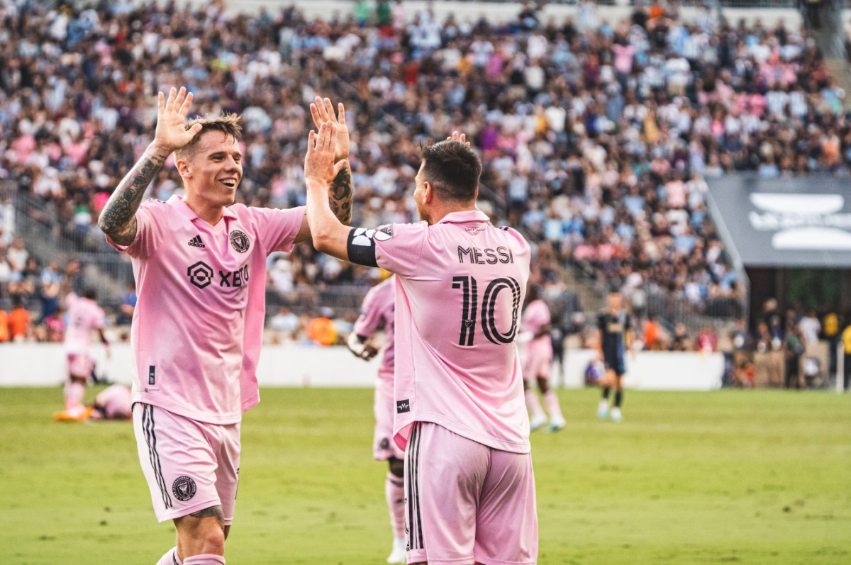 މެޗުގަައި ލަނޑު ޖެހުމަށްފަހު މެސީ އުފާ ފާޅުކުރަނީ