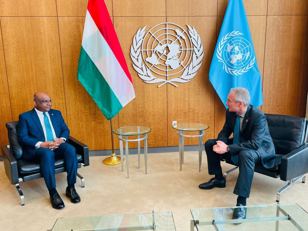 Foreign Minister Abdulla Shahid with the President of the 77th Session of the General Assembly, Csaba Kőrösi