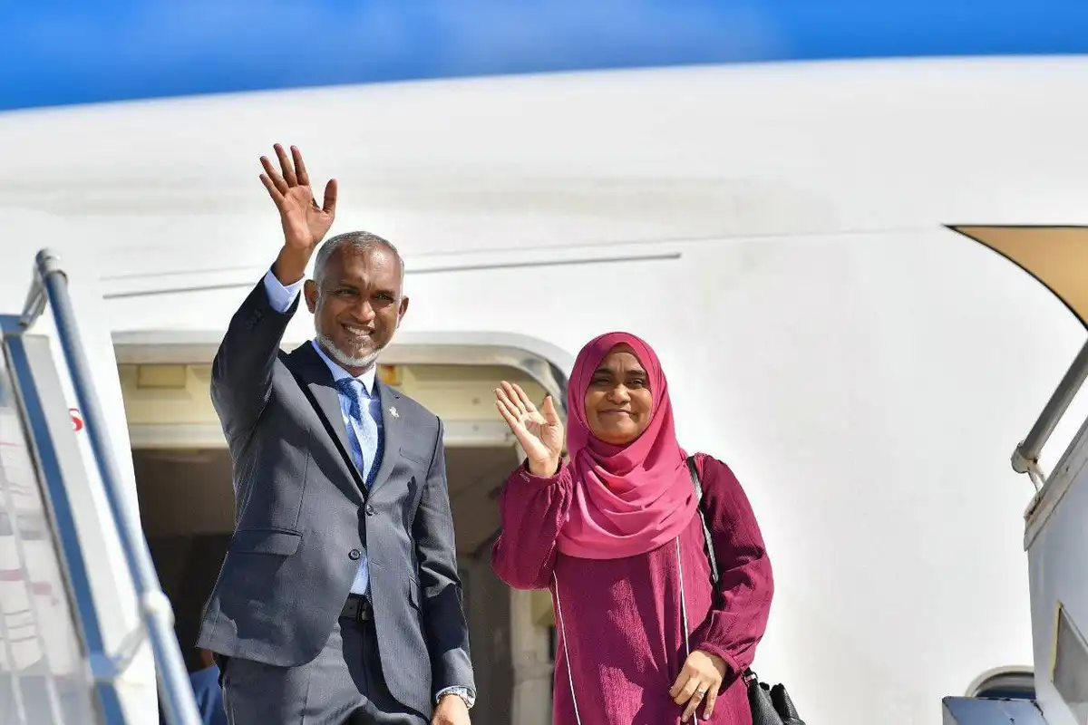 26 އޮގަސްޓް 2026 ގައި ރައީސުލްޖުމްހޫރިއްޔާގެ ދެކަނބަލުން ސިންގަޕޫރަށް ކުރެއްވި ދަތުރުފުޅުގައި ފުރާވަޑައިގެންނެވުން