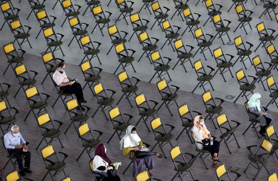 އިރާންގެ ވެރިރަށް ތެހެރާންގައި މީހުން ވެކްސިން ޖެހުމަށް މަޑުކޮށްލައިގެން