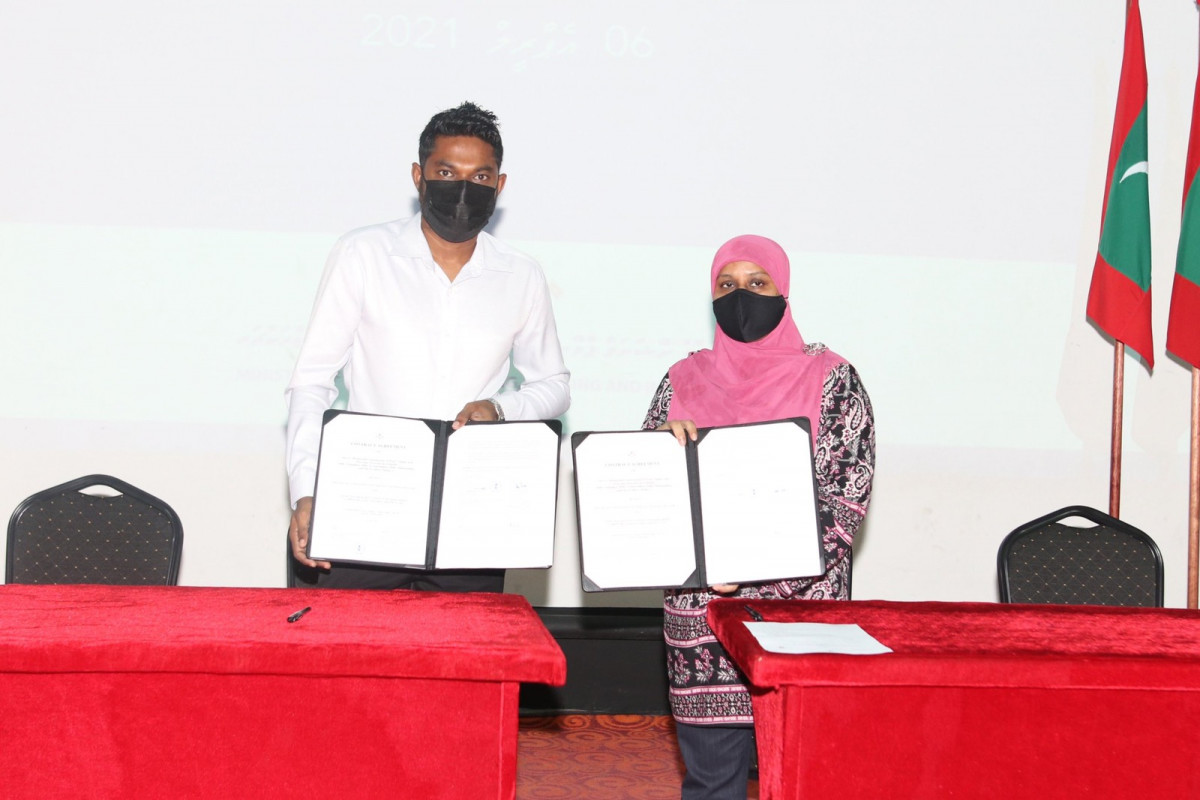 މިނިސްޓްރީ އޮފް ނޭޝަނަލް ޕްލޭނިންގ، ހައުސިންގ އެންޑް އިންފްރާސްޓްރަކްޗަރ ގައި ބޭއްވި ސޮއި ކުރުމުގެ ރަސްމިއްޔާތުގެ ތެރެއިން