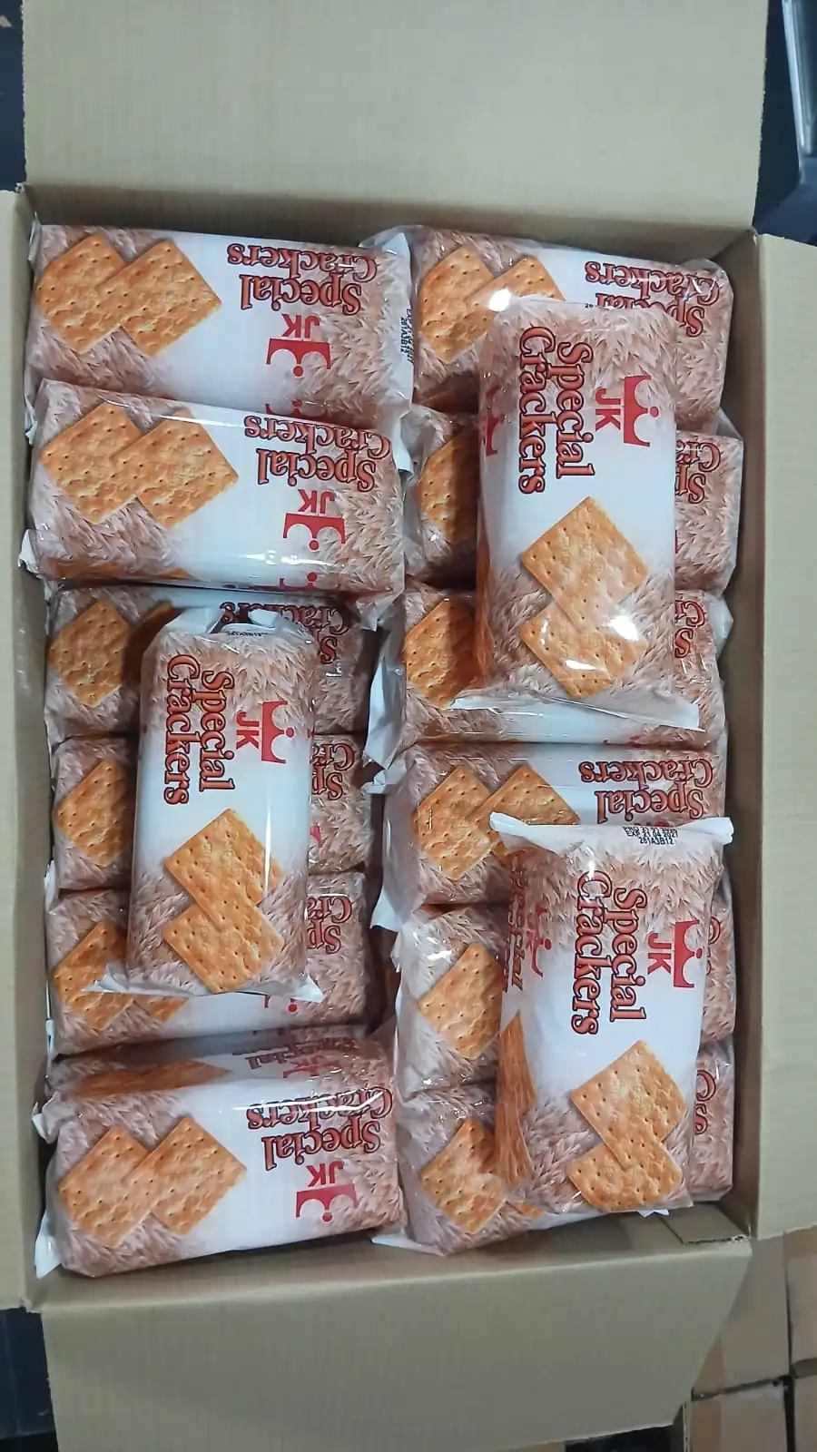 ރާއްޖޭގެ ބާޒާރުގައި އިތުބާރު ހޯދާފައިވާ މަގުބޫލު ބްރޭންޑެއް ކަމަށްވާ "ޖޭކޭ" ބްރޭންޑުގެ ކްރީމް ކްރެކަރާއި ބިސްކޯދުތައް