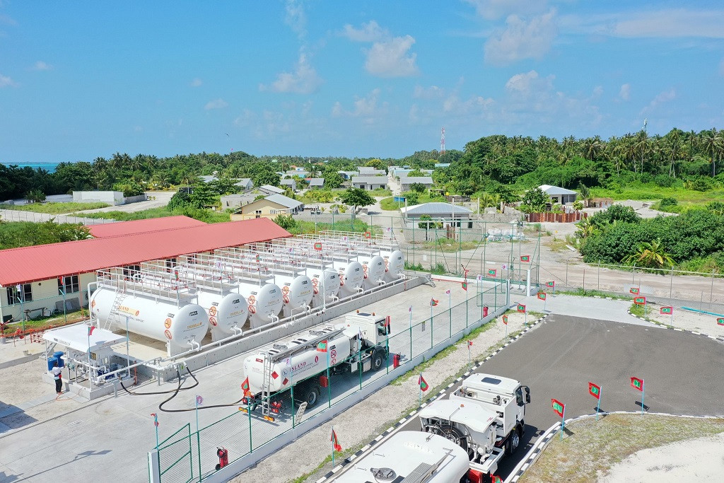 މާފަރު އެއާޕޯޓުގެ ފިޔުލް ފާމު ހުޅުވުމުގެ ރަސްމިއްޔާތުގެ ތެރެއިން