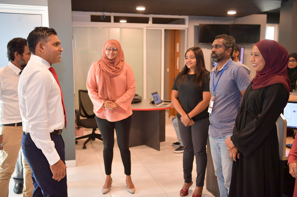 ރާއްޖެޓީވީގެ 'ފަށާއިރު' ޕްރޮގްރާމަށް ރައީސުލްޖުމްހޫރިއްޔާގެ ނައިބު ފައިސަލް ނަސީމް ވަޑައިގެންނެވުން - ފޮޓޯ: ރައީސް އޮފީސް 