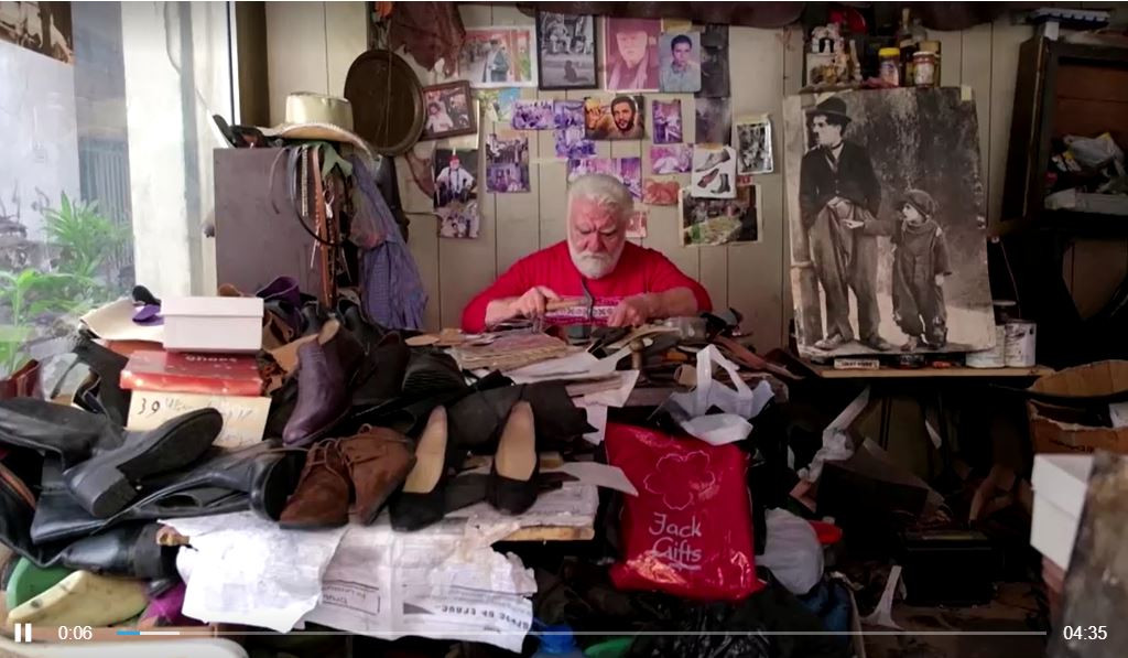 އުމުރުން އެންމެ 12 އަހަރުން ފެށިގެން ބޫޓު ހެދުމުގެ މަސައްކަތުގައި އުޅޭ މީހެއް