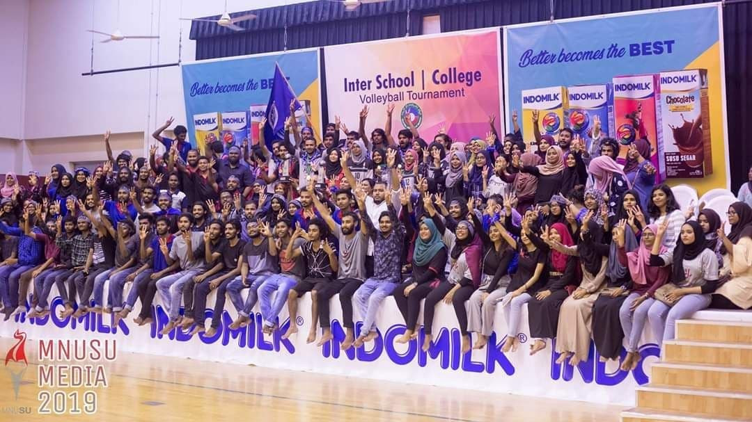 އެމްއެންޔޫއިން އިންޓަރ ކޮލެޖް/ ޔުނިވަރސިޓީ ވޮލީ މުބާރާތް މިލްކު ކުރުމަށްފަހު އެކަމުގެ އުފާ ފާޅުކުރަނީ